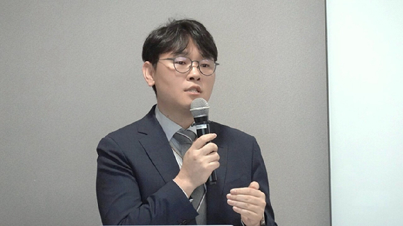 이동화 KISA AX공급망보안정책팀장이 '소프트웨어(SW) 공급망 보안 모델 구축' 지원사업을 설명하고 있다. [사진=한국인터넷진흥원]