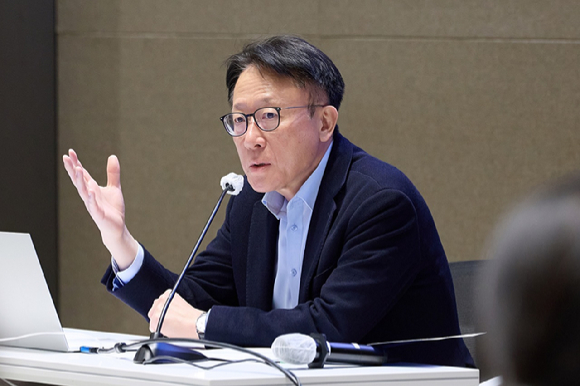 신성환 한국은행 금융통화위원이 11일 서울 중구 한국은행에서 열린 기자간담회에서 발언하고 있다. [사진=한국은행]
