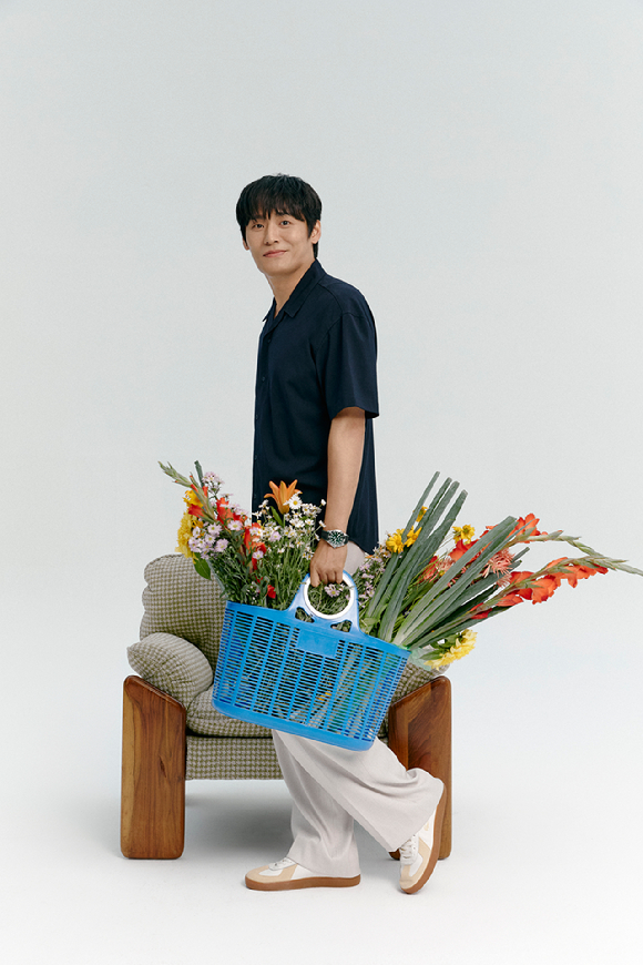배우 최대훈이 넷플릭스 시리즈 '원더풀스' 인터뷰에 앞서 포즈를 취하고 있다. [사진=넷플릭스]