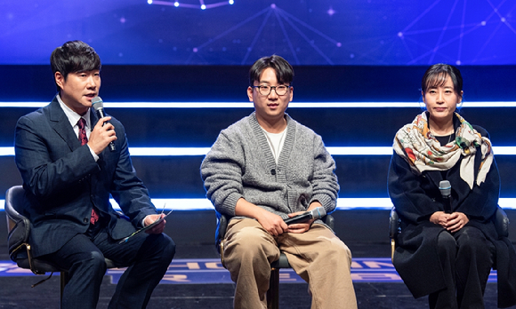 '골 때리는 그녀들' 출연진이 SBS '골 때리는 그녀들' 온라인 제작발표회에서 포즈를 취하고 있다. [사진=SBS]