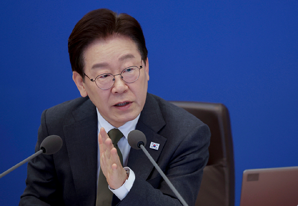 이재명 대통령이 14일 청와대에서 열린 국무회의 겸 비상경제점검회의에서 발언하고 있다. 2026.4.14 [사진=연합뉴스]