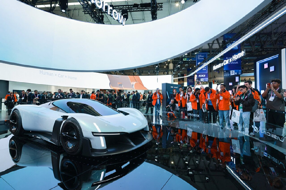 2일(현지시간) 스페인 바르셀로나에서 열린 'MWC 2026' 샤오미 전시관. 콘셉트 전기 하이퍼카 '비전 그란 투리스모'. [사진=샤오미]