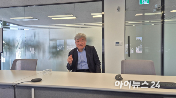 이경수 부의장은“국민경제 발전을 위한 과학기술만이 아니라 이젠 과학기술 자체(Thing-in-itself)로 나아가야 한다”며 “개헌 논의가 시작되면 과학기술이 국민경제 발전을 목적으로 둔 듯한 조항은 바뀔 필요가 있다”고 강조했다. [사진=정종오 기자]