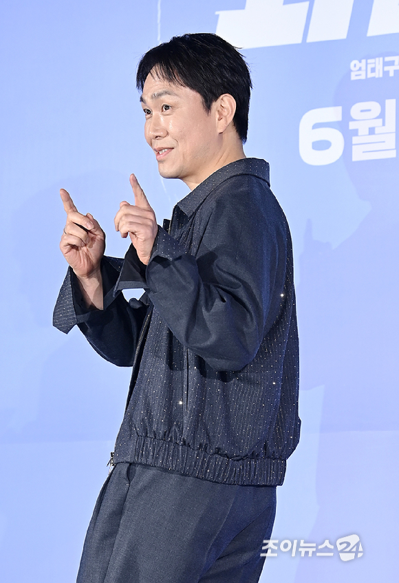 배우 오정세가 7일 오전 서울 자양동 롯데시네마 건대입구에서 열린 영화 '와일드 씽' 제작보고회에서 포토타임을 갖고 있다. [사진=곽영래 기자]