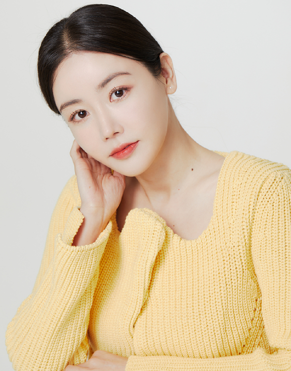 배우 황우슬혜가 VAST엔터테인먼트와 전속계약을 체결했다. [사진=VAST엔터테인먼트]