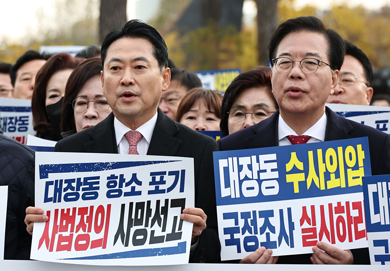 퇴임식을 마친 노만석 검찰총장 직무대행이 지난 14일 서울 서초구 대검찰청을 나서고 있다. 2025.11.14 [사진=연합뉴스]