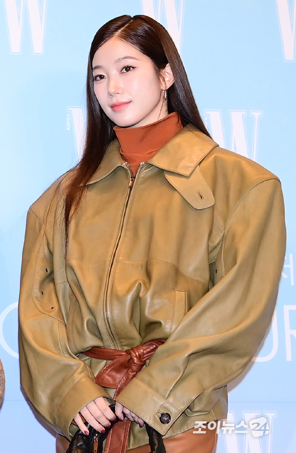 그룹 르세라핌 카즈하가 15일 오후 서울 종로구 포시즌스 호텔에서 열린 제20회 유방암 인식 항상 캠페인 자선 행사 'LOVR YOUR'에 참석하고 있다. [사진=정소희 기자]
