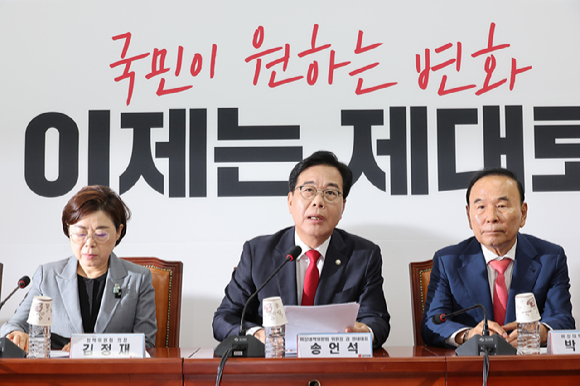 민의힘 송언석 비상대책위원장 겸 원내대표가 21일 국회에서 열린 비상대책위원회의에서 발언하고 있다. [사진=연합뉴스]
