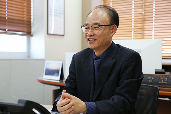 고근석 충북과학기술혁신원장 연임 성공 - 뉴스 썸네일 이미지