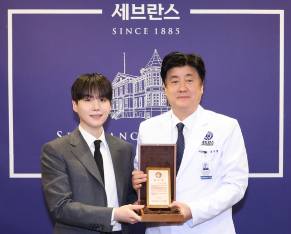 지난 2021년 방탄소년단(BTS) 새 디지털 싱글 'Butter' 발매 기념 글로벌 기자간담회가 서울 송파구 방이동 올림픽공원 올림픽홀에서 열렸다. 방탄소년단 슈가가 포토타임을 갖고 있다. [사진=정소희 기자]