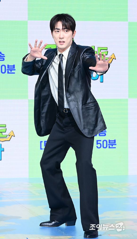 코미디언 김원훈이 16일 오전 서울 마포구 쇼킹케이팝센터에서 열린 ENA 예능 프로그램 '길치라도 괜찮아' 제작발표회에 참석하고 있다. [사진=정소희 기자]