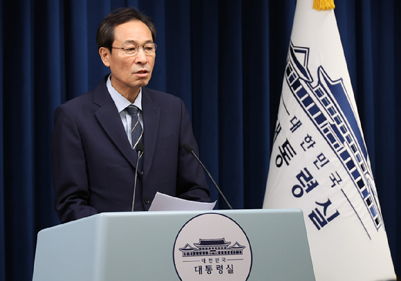 우상호 정무수석이 28일 용산 대통령실에서 '제21대 대통령 국민임명식' 관련 브리핑을 하고 있다. 2025.7.28 [사진=연합뉴스]