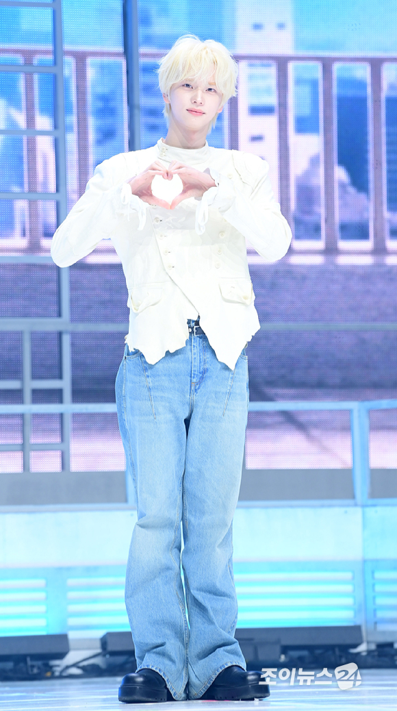 그룹 투어스 신유가 27일 오후 서울 광진구 광장동 예스24라이브홀에서 열린 투어스(TWS) 미니 5집 'NO TRAGEDY' 발매 기념 쇼케이스에서 참석하고 있다. [사진=정소희 기자]