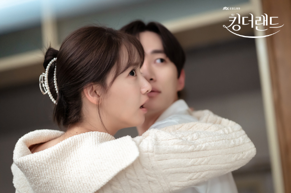 뮤지컬 배우 김선영이 8월 17일 JTBC 토일드라마 '킹더랜드' 종영 인터뷰에 앞서 포즈를 취하고 있다. [사진=곽영래 기자]