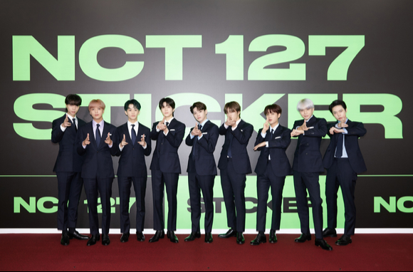그룹 NCT 127이 17일 오전 온라인으로 진행된 정규 3집 앨범 '스티커(Sticker)' 발매 기자간담회에서 포토타임을 갖고 있다. [사진=SM엔터테인먼트]