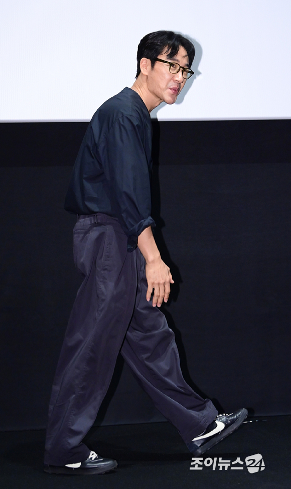 배우 엄태웅이 14일 오후 서울 강남구 메가박스 코엑스에서 열린 영화 '마지막 숙제'(감독 이정철) 가족시사회에 참석해 주연배우로 무대인사를 갖고 있다. [사진=정소희 기자]