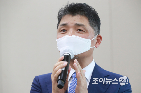 김범수 카카오 의장이 21일 서울 여의도 국회에서 열린 과학기술정보방송통신위원회의 방송통신위원회 등에 대한 국정감사에서 증인으로 출석해 질의에 답변하고 있다. [사진=조이뉴스24 포토DB]