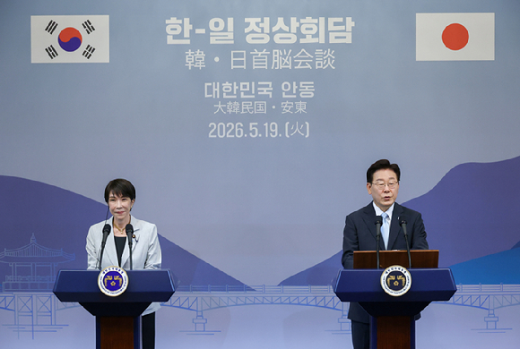 이재명 대통령이 19일 경북 안동 한 호텔에서 다카이치 사나에 일본 총리와 공동언론발표를 하고 있다. 2026.5.19 [사진=연합뉴스]