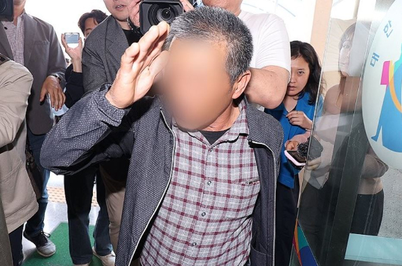 지난해 4월 24일 경북 의성군 대구지방법원 의성지원에서 '경북 산불'을 유발한 피의자 신분인 60대 과수원 임차인이 구속 전 피의자 심문(영장실질심사)을 받기 위해 출석하고 있다. [사진=연합뉴스]