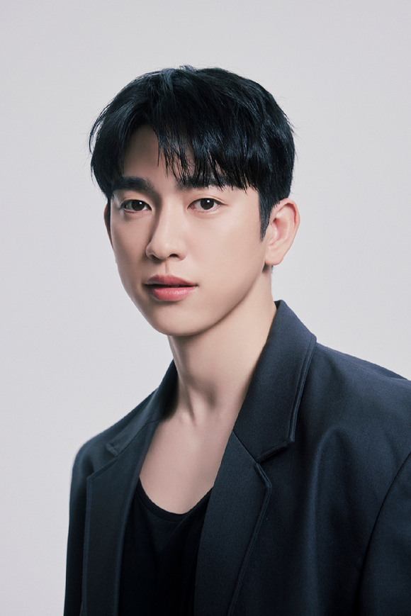 배우 박진영이 영화 '하이파이브' 인터뷰에 앞서 포즈를 취하고 있다. [사진=BH엔터테인먼트]