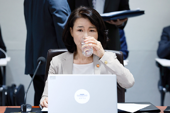 이진숙 방송통신위원장이 지난 8일 용산 대통령실에서 열린 국무회의에 참석해 있다. 2025.7.8 [사진=연합뉴스]