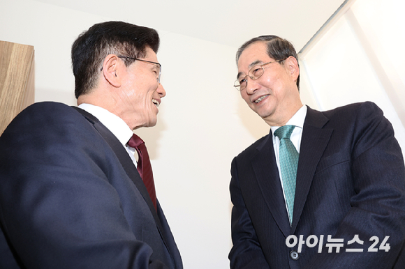 이재명 더불어민주당 대선후보가 8일 서울 중구 대한상공회의소에서 열린 이재명 더불어민주당 대선후보 초청 경제5단체 간담회에서 모두발언을 하고 있다. [사진=국회사진취재단]