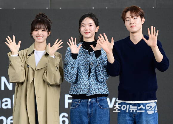 배우 전소영-심수빈-김동휘가 10일 부산 해운대구 영화의전당에서 열린 제31회 부산국제영화제 'BIFF의 발견, 빛나는 신예' 오픈토크에 참석하고 있다. [사진=정소희 기자]