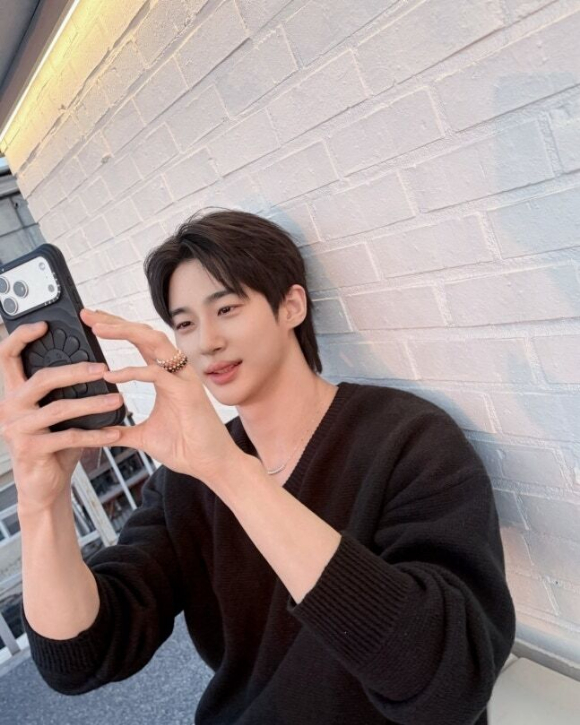 변우석과 카페 데이트 하면 이런 느낌? 훈훈 남친짤 대방출