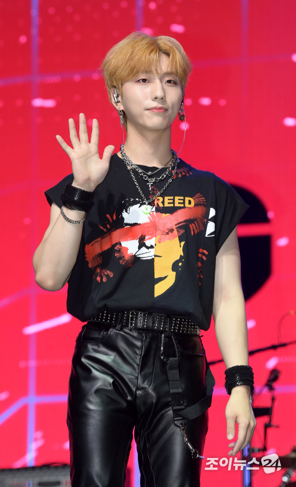 밴드 엑스디너리 히어로즈 건일이 20일 오후 서울 용산구 한남동 블루스퀘어에서 진행된 첫 번째 미니 앨범 '헬로, 월드!(Hello, world!)' 발매 기념 쇼케이스에 참석해 포즈를 취하고 있다. [사진=정소희 기자]