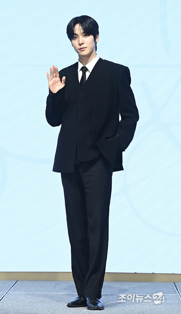 에이티즈 윤호가 5일 오후 서울 여의도 페어몬트 엠버서더 서울에서 열린 미니 13집 '골든 아워 : 파트 4(GOLDEN HOUR : Part.4)' 발매 기념 기자간담회에서 포즈를 취하고 있다. [사진=곽영래 기자]