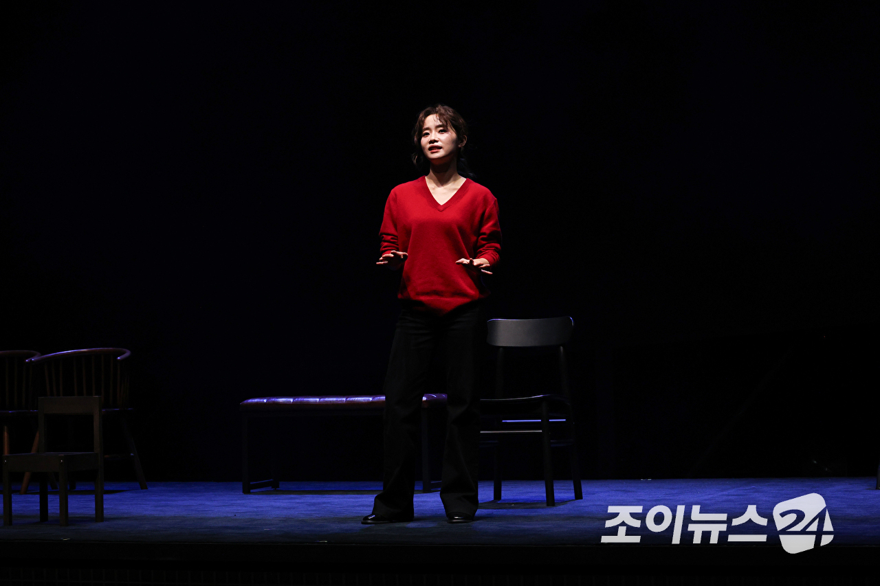 배우 김규남이 23일 오후 서울 종로구 연지동 두산아트센터 연강홀에서 진행된 연극 '플리백' 프레스콜에 참석해 열연을 펼치고 있다. [사진=문수지 기자]