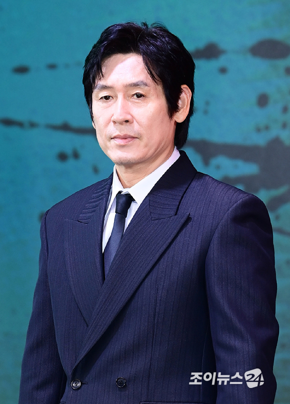 배우 설경구가 20일 오전 서울 마포구 호텔 나루 서울 엠갤러리에서 열린 넷플릭스 시리즈 '들쥐' 제작발표회에 참석하고 있다. [사진=정소희 기자]