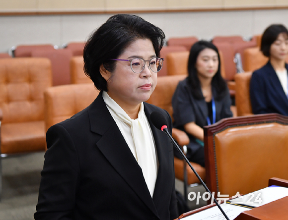 김복형 헌법재판소 재판관후보자가 10일 오전 서울 여의도 국회에서 열린 인사청문회에서 모두발언을 하고 있다. [사진=곽영래 기자]