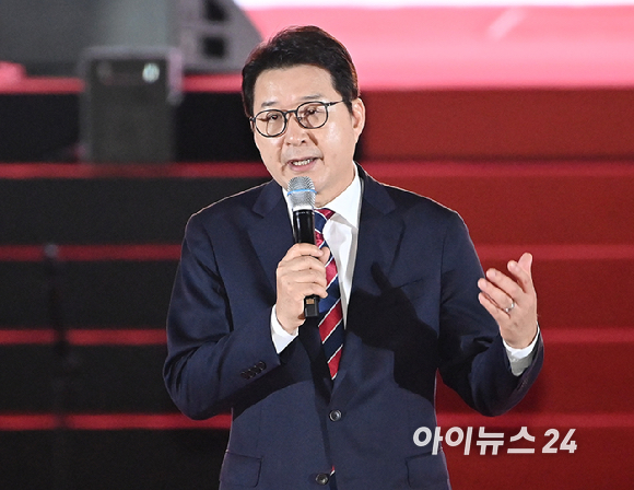 신동욱 국민의힘 최고위원 후보가 22일 오후 청주 오스코에서 열린 제6차 전당대회에서 비전 발표를 하고 있다. [사진=곽영래 기자]