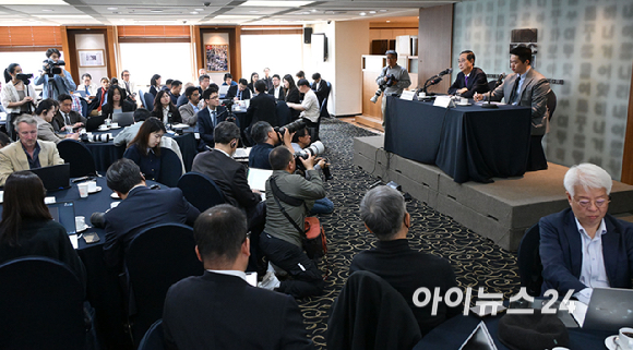 한덕수 무소속 대선 예비후보가 7일 서울 중구 한국프레스센터에서 서울외신기자클럽 초청 기자간담회를 갖고 있다. [사진=국회사진취재단]