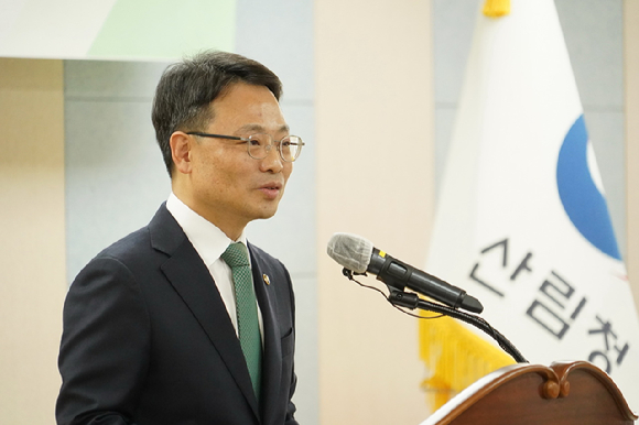 박은식 산림청장이 3일 정부대전청사 제37대 산림청장 취임식에서 취임사를 하고 있다. [사진=산림청]