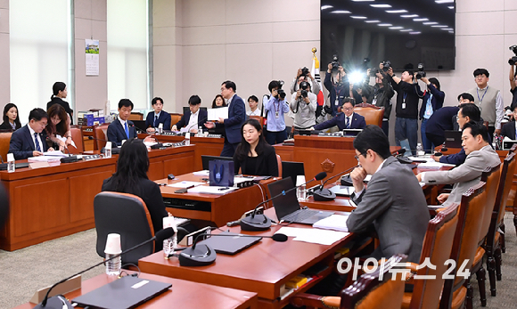 검사징계법 일부개정법률안 등을 심의하는 국회 법제사법위원회의 법안심사제1소위원회가 7일 국회에서 더불어민주당 소속 박범계 소위원장 주재로 열리고 있다. [사진=곽영래 기자]