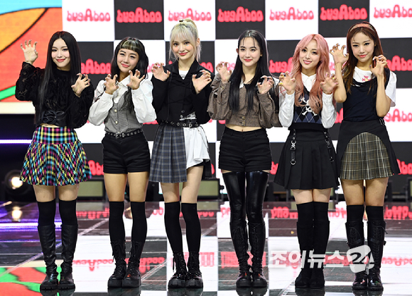 그룹 버가부가 22일 오후 서울 마포구 상암동 SBS 프리즘 타워에서 열린 데뷔 쇼케이스 '프릭 오어 버가부'(PRICK or bugAboo)에서 포토타임을 갖고 있다.