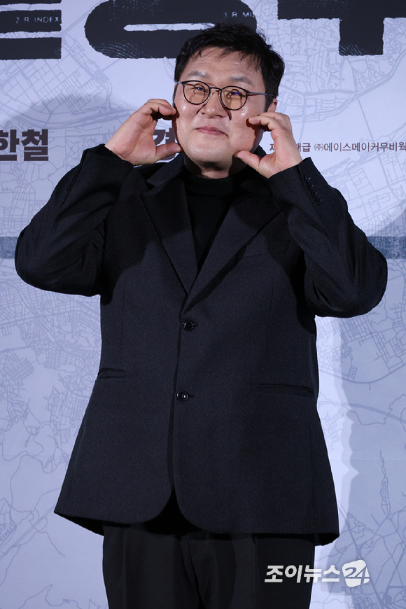 배우 윤경호가 9일 오전&nbsp;서울 CGV 용산아이파크몰점에서 열린 영화 '끝장수사'(감독 박철환) 제작보고회에 참석해 포즈를 취하고 있다. [사진=문수지 기자]