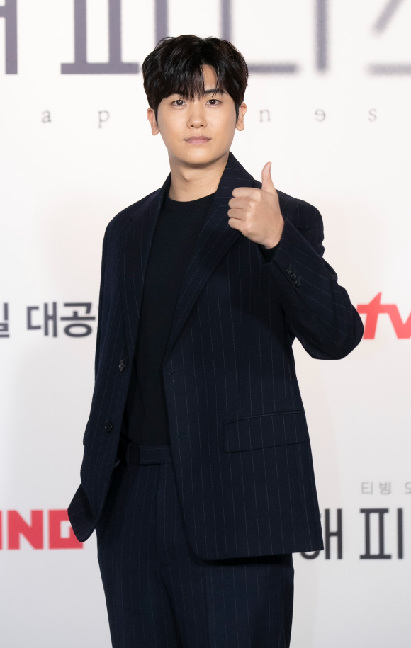 배우 박형식이 1일 온라인으로 진행된 티빙 오리지널 '해피니스' 제작발표회에 참석해 포즈를 취하고 있다. [사진=티빙]