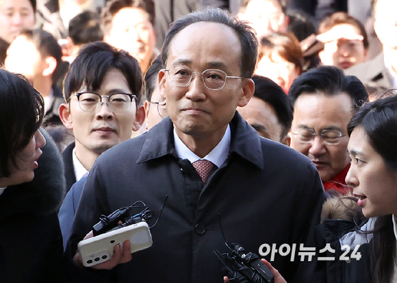 12·3 비상계엄 당시 국민의힘 원내대표로 국회 계엄 해제 요구안 의결을 방해한 혐의를 받는 추경호 의원이 2일 서울중앙지방법원에서 열린 구속 전 피의자 심문(영장실질심사)에 출석하고 있다. [사진=정소희 기자]