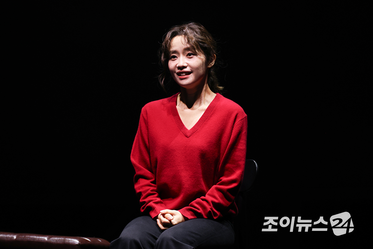 배우 김규남이 23일 오후 서울 종로구 연지동 두산아트센터 연강홀에서 진행된 연극 '플리백' 프레스콜에 참석해 열연을 펼치고 있다. [사진=문수지 기자]