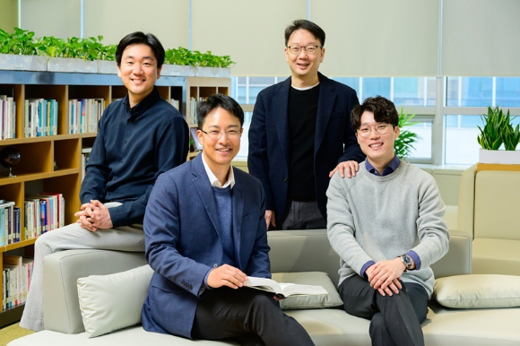 논문에 참여한 삼성전자 SAIT 연구진 [사진=삼성전자]