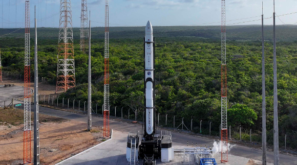 발사대 우뚝…&apos;한빛-나노&apos; 18일 새벽 발사한다 [지금은 우주]