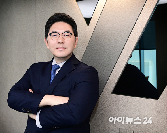 강경훈 법무법인 와이케이 대표변호사가 25일 서울 강남구 역삼동 법무법인 YK 강남 주사무소에서 아이뉴스24와 인터뷰를 갖고 있다. [사진=정소희 기자]