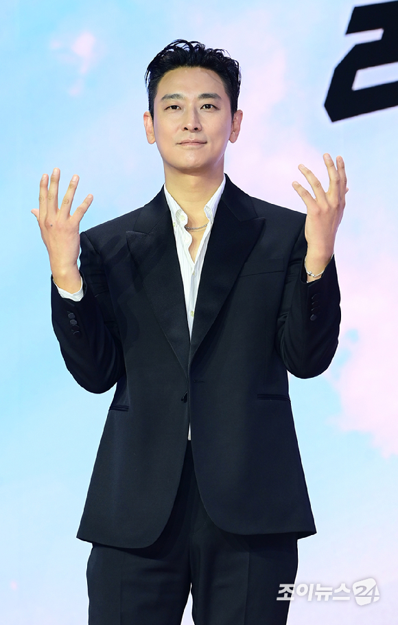 배우 주지훈이 21일 오전 서울 강남구 그랜드 인터컨티넨탈 서울 파르나스에서 열린 넷플릭스 새 시리즈 '중증외상센터' 제작발표회에서 포즈를 취하고 있다. [사진=정소희 기자]