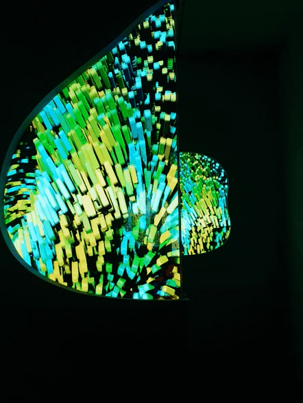 롯데뮤지엄 '드리머, 3:45 am' 전시회에선 LG전자의 'LG 울트라 스트레치 사이니지'로 앰비규어스댄스컴퍼니의 작품을 만나볼 수 있다. [사진=장유미 기자]