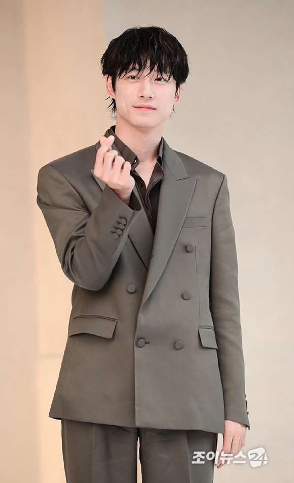 일본 배우 사카구치 켄타로가 3일 오후 서울 성동구 하우스 노웨어 서울에서 열린 아이아이컴바인드 신사옥 하우스 노웨어 서울 오픈 기념 포토콜에 참석하고 있다. [사진=정소희 기자]