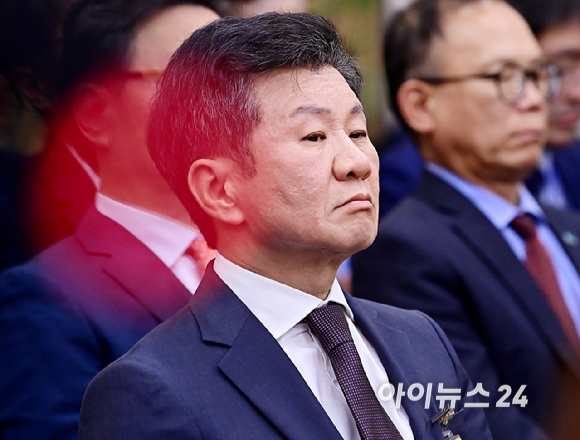 정몽규 대한축구협회장이 24일 오후 서울 여의도 국회 문화체육관광위원회 문화체육관광부 및 국가유산청 및 소속기관 산하 공공기관 및 유관기관종합 국정감사에 출석하고 있다. [사진=곽영래 기자]