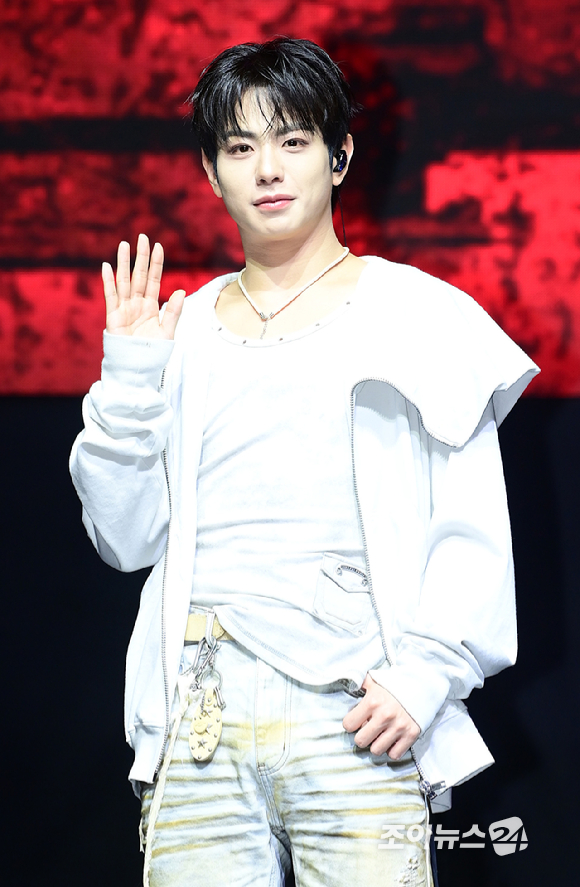 그룹 이븐 케이타가 20일 서울 영등포구 명화아트홀에서 열린 이븐(EVNNE) 첫 싱글 '뱉어 (Backtalk)' 컴백 쇼케이스에 참석하고 있다. [사진=정소희 기자]